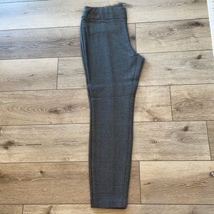 NWOT pull on dress pants from New York and Company. Never worn. Size Large.